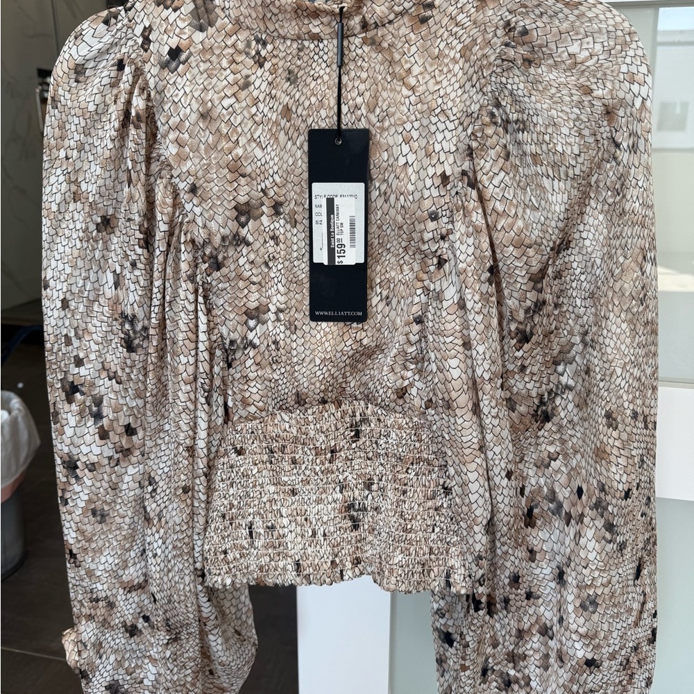 Elliatt Cream Puff Sleeve Crop Blouse